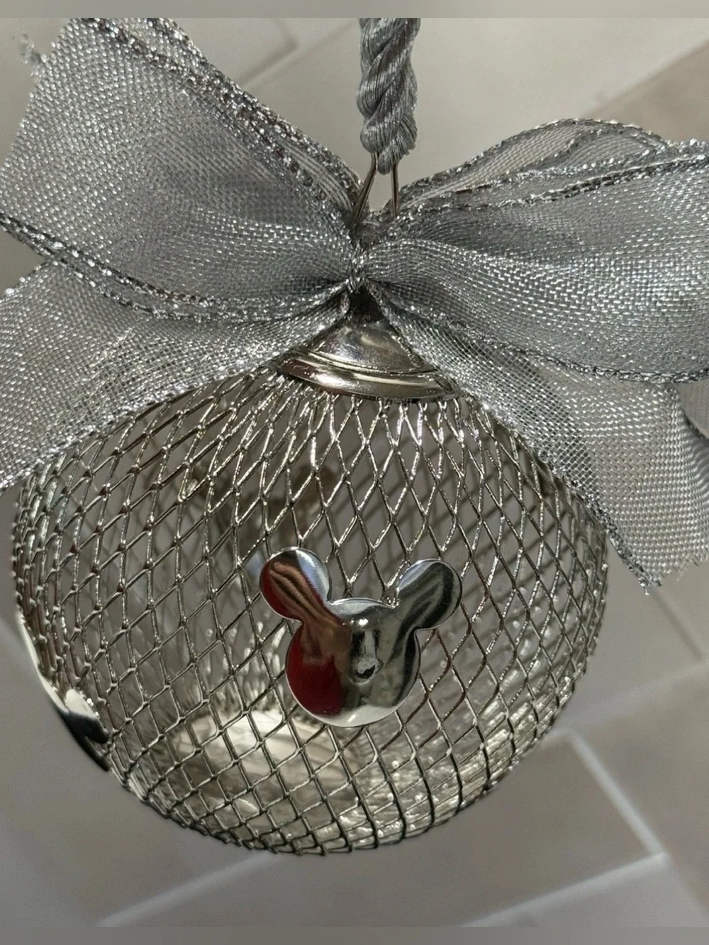 DISNEY PARKS CHRISTMAS STORE SILVER METAL MESH MICKEY MOUSE EARS BALL ORNAMENT